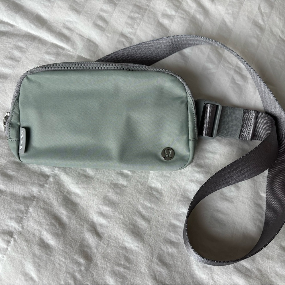 Lululemon Everywhere Belt Bag